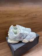Tênis New Balance NB 9060  bege
