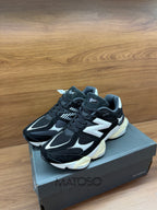 Tênis New Balance NB 9060 Preto/branco