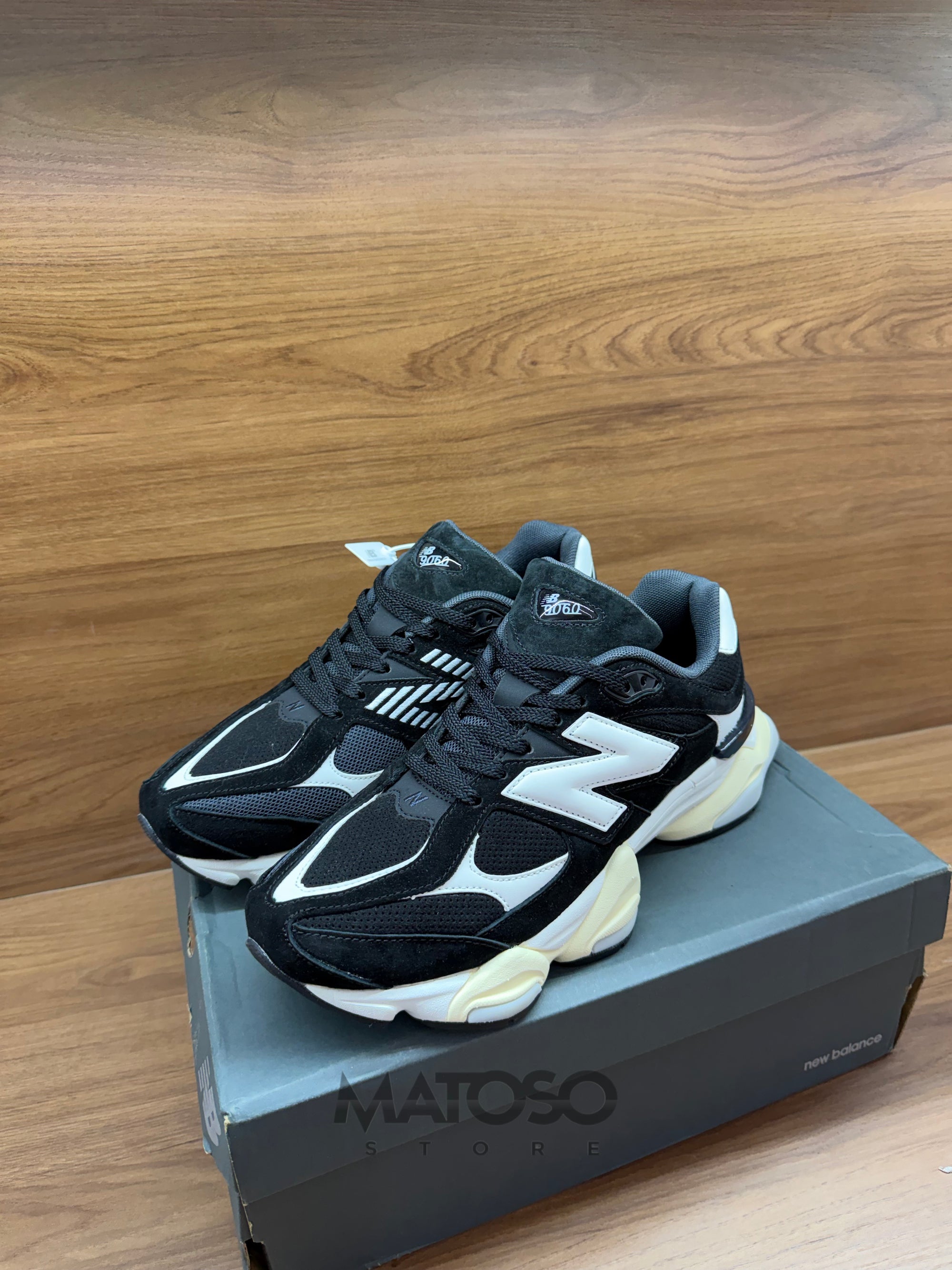 Tênis New Balance NB 9060 Preto/branco