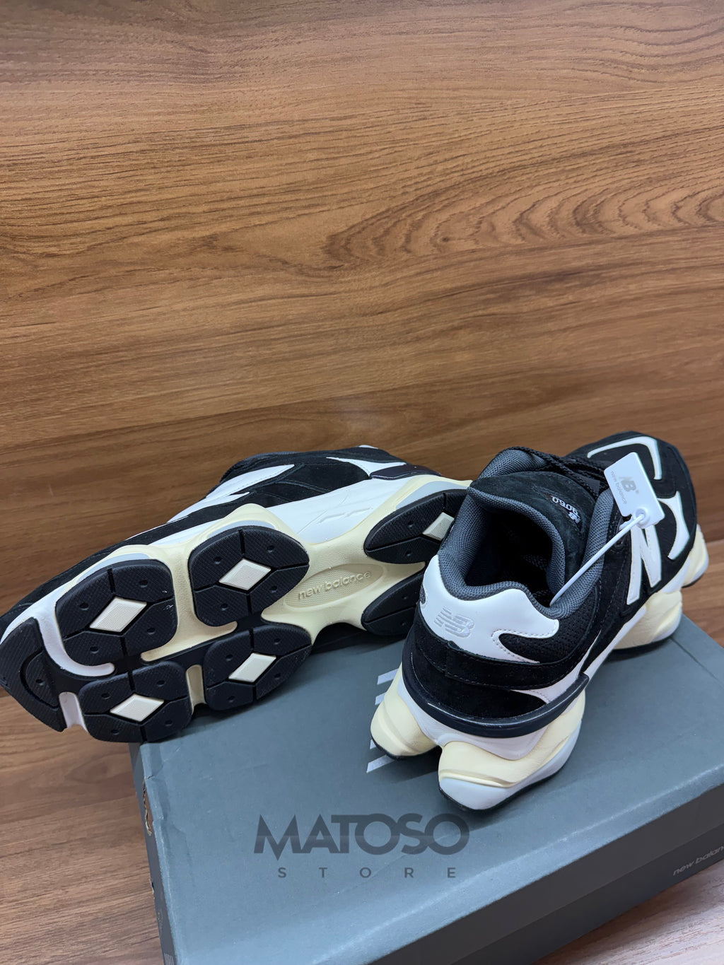 Tênis New Balance NB 9060 Preto/branco