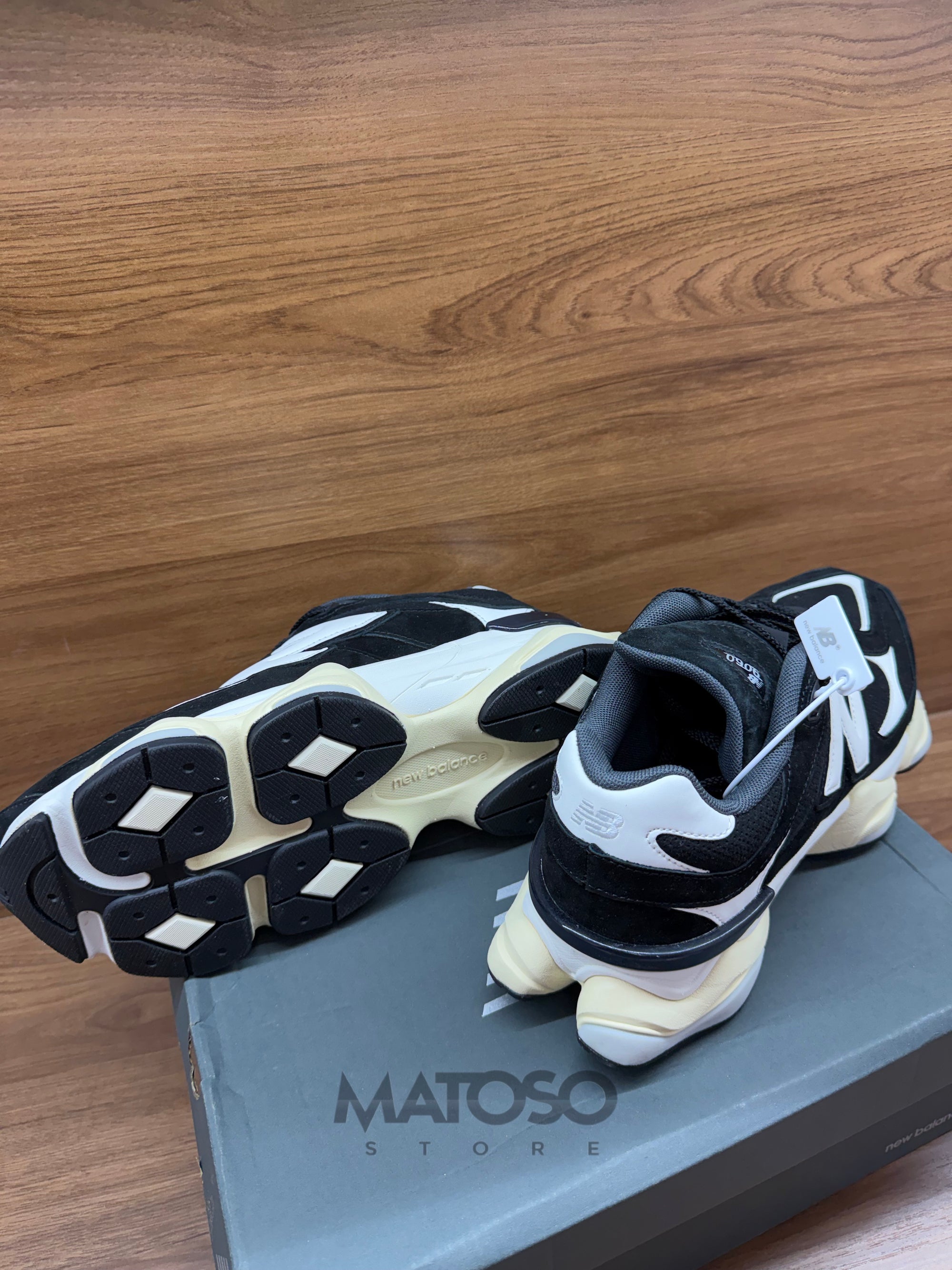 Tênis New Balance NB 9060 Preto/branco