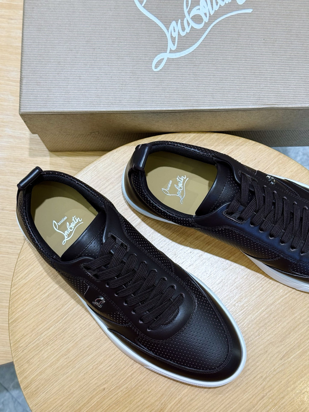 C. Louboutin Tênis Tutti Rui marrom