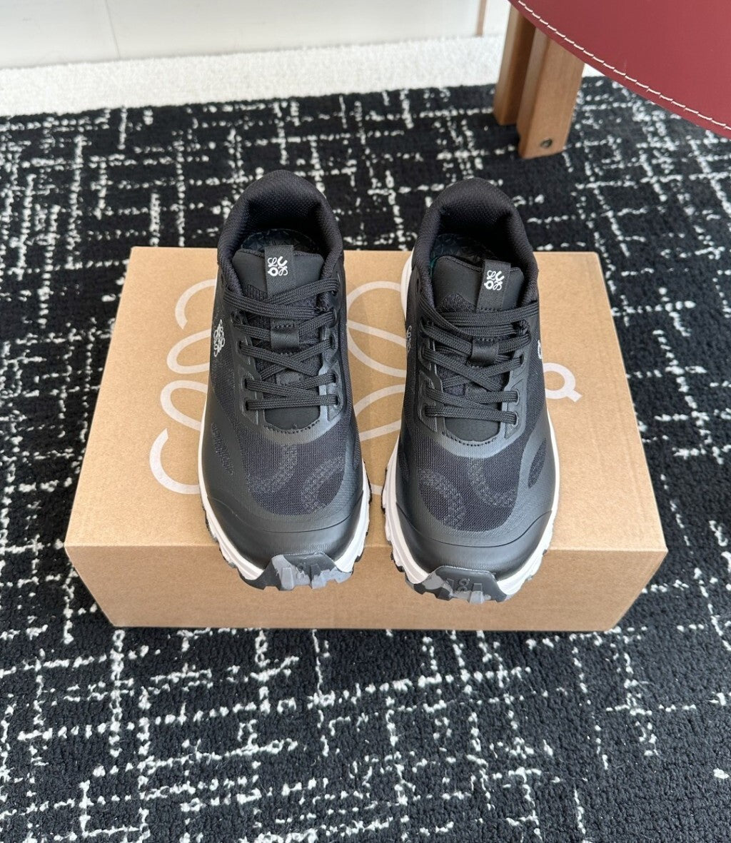 Tênis On Cloudventure 2.0 x LOEWE Preto/Branco