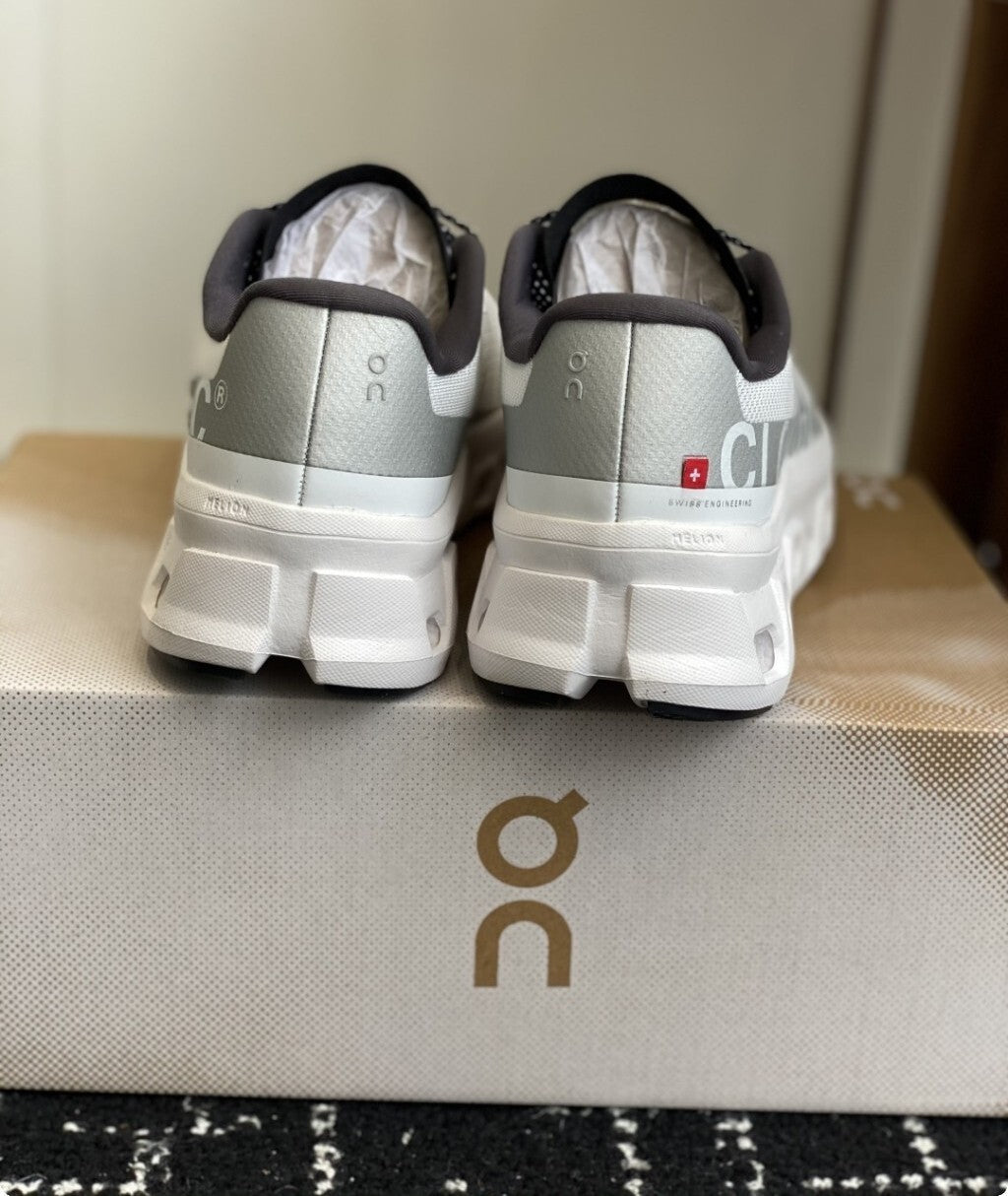 Tênis On Running Cloudmonster Branco/Preto