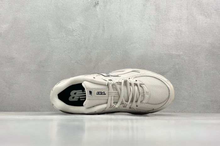 Tênis New Balance NB 740 Bege escuro