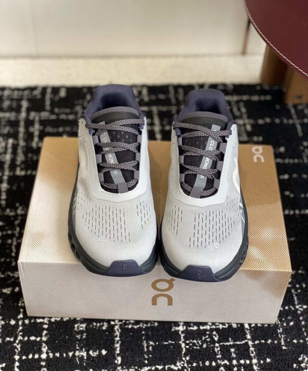 Tênis On Running Cloudmonster Cinza/Branco