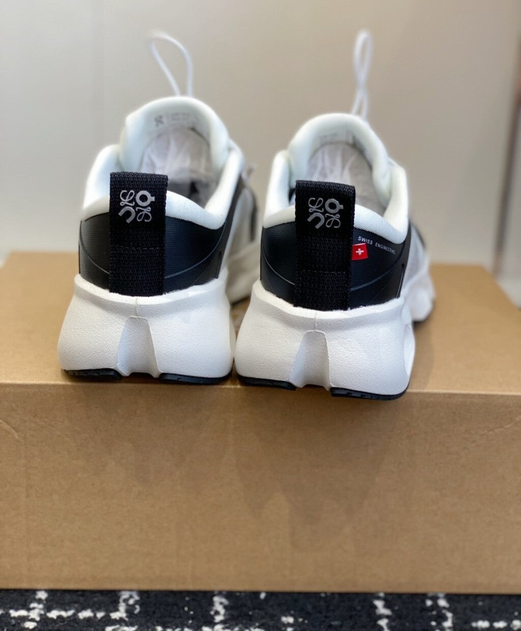 Tênis On Cloudsolo x LOEWE Branco/Preto