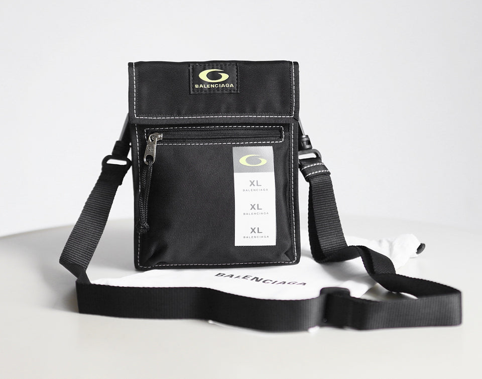Balenciaga Explorer Small Pouch bag Preta 19×16×3.3cm