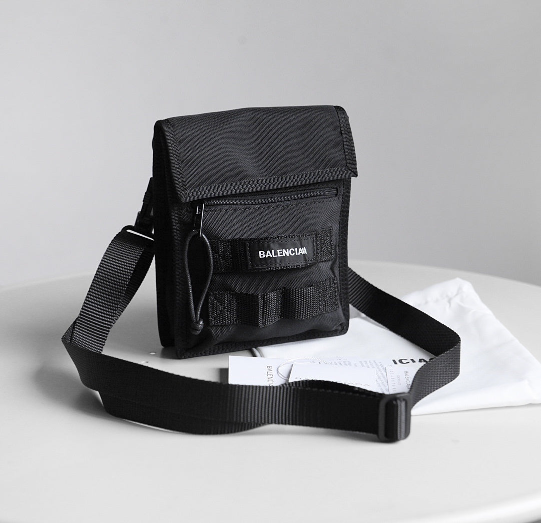 Balenciaga Army Small Pouch Preta 19x15x3cm
