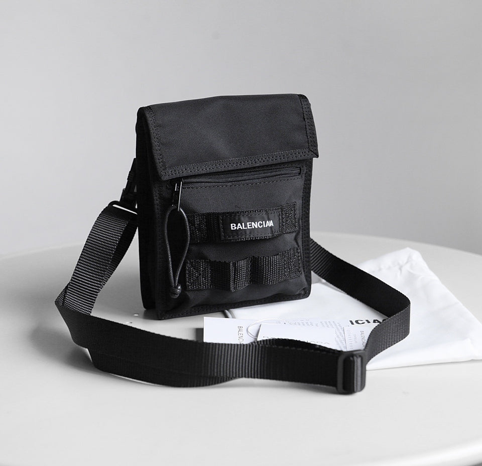Balenciaga Army Small Pouch Preta 19x15x3cm