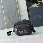 Pochete Dior x KAWS Mini Rider 2.0 Zipped Messenger Bag  18.5x13.5x7cm