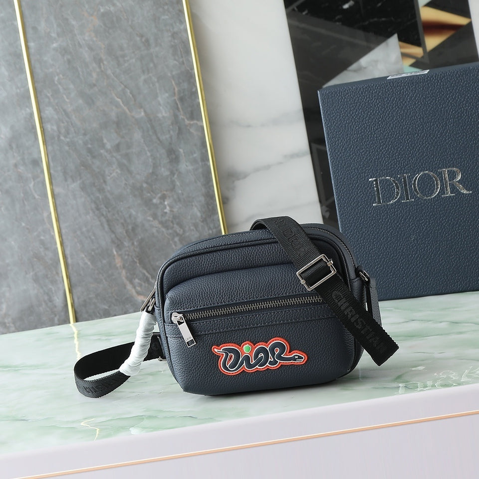 Pochete Dior x KAWS Mini Rider 2.0 Zipped Messenger Bag  18.5x13.5x7cm