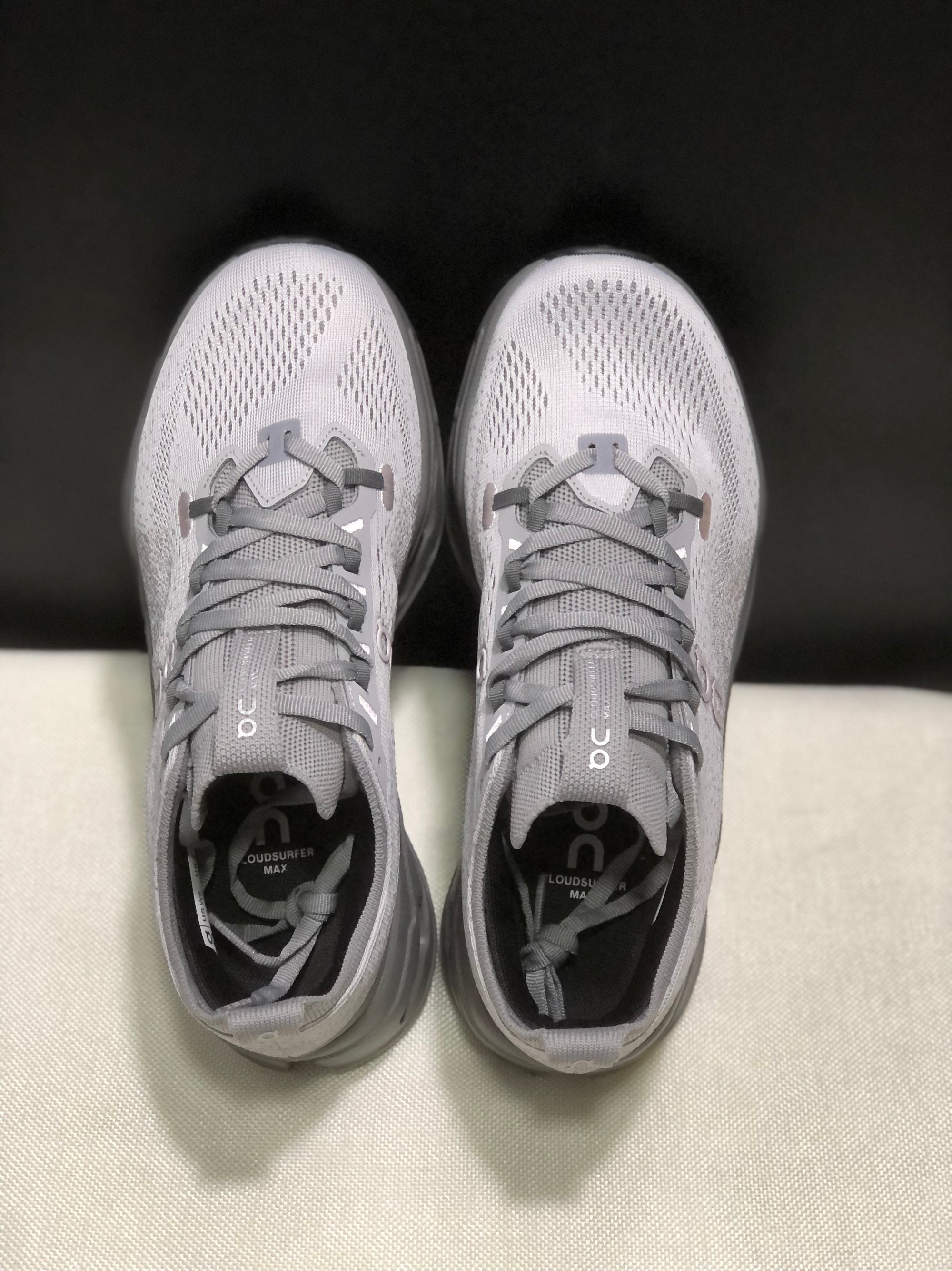 Tênis On Cloudsurfer Max Cinza escuro