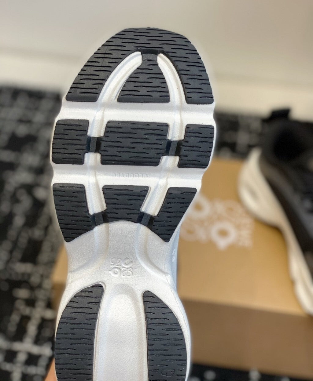 Tênis On Cloudsolo x LOEWE Preto/Branco