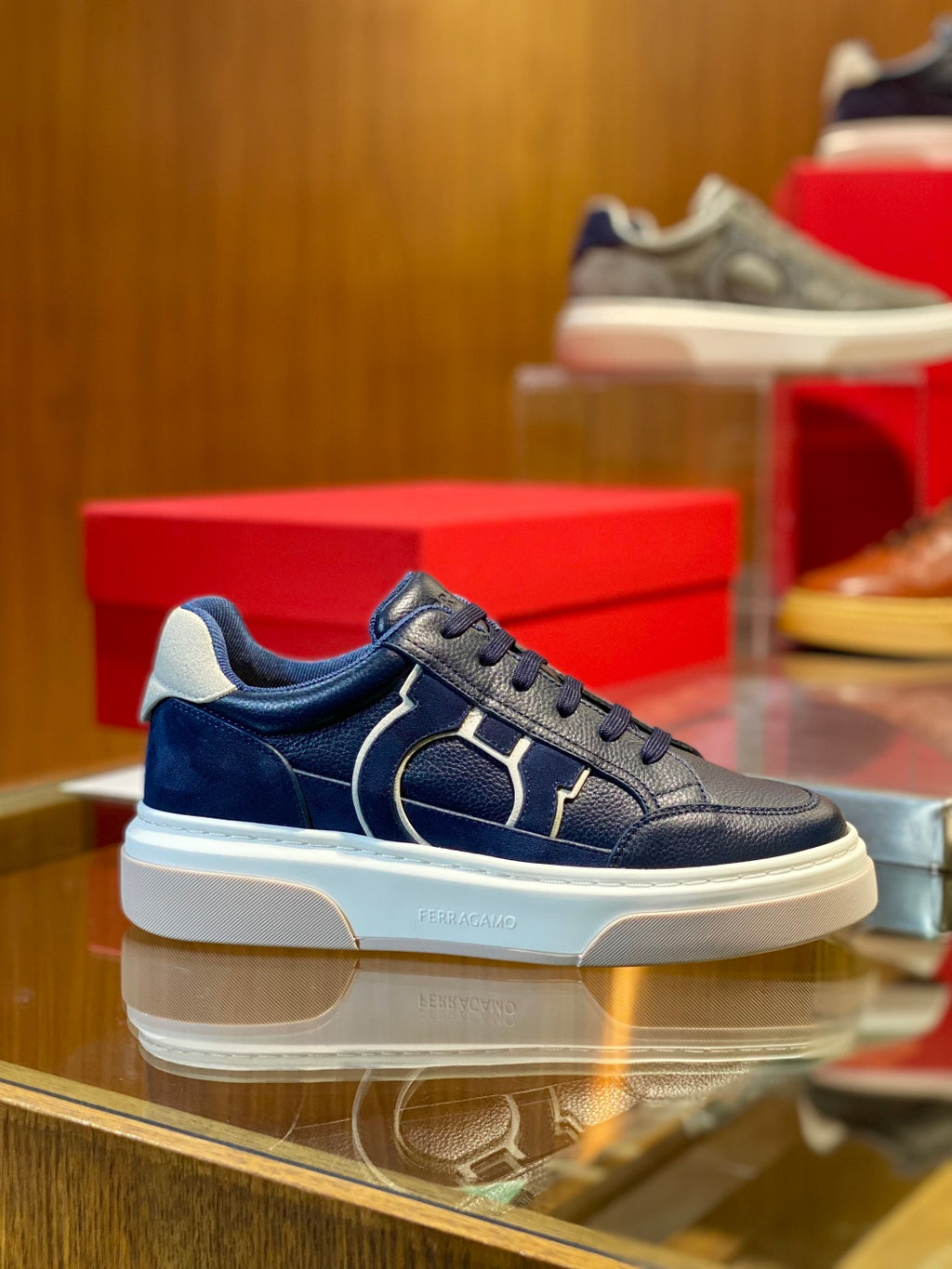 Tênis Ferragamo Gancini em couro Azul