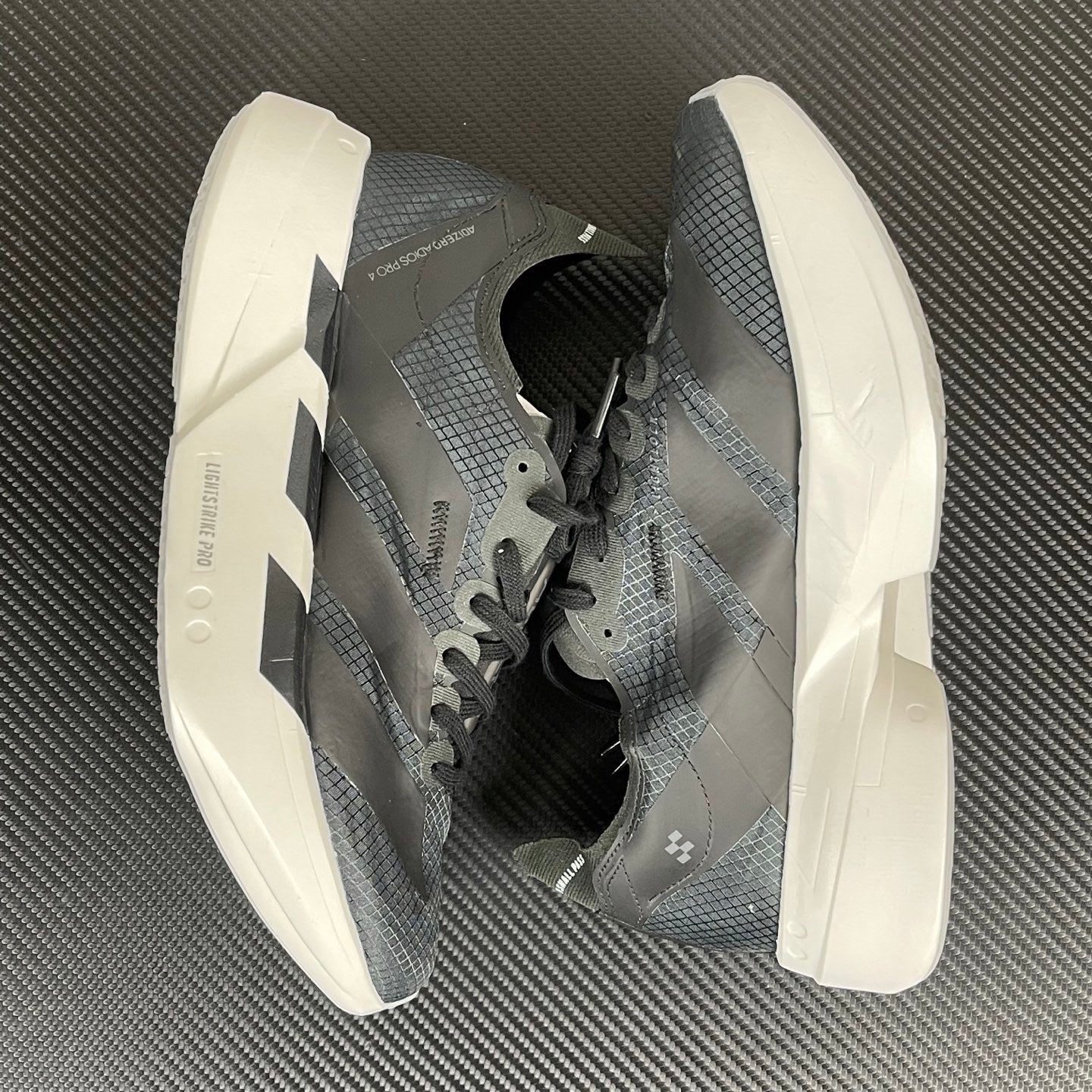 Adizero Adios Pro 4 preto/branco