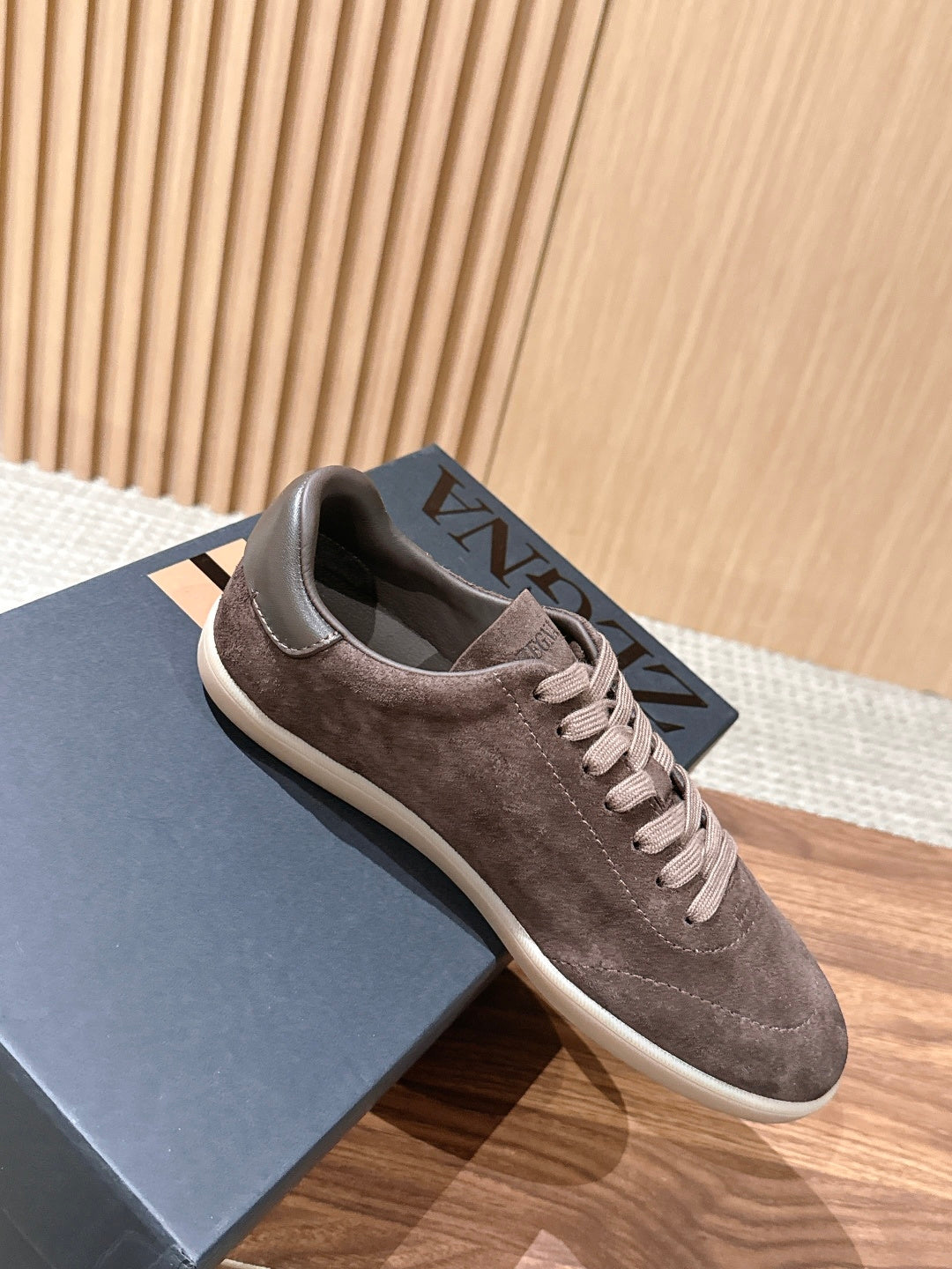 Zegna 232 Camurça marrom