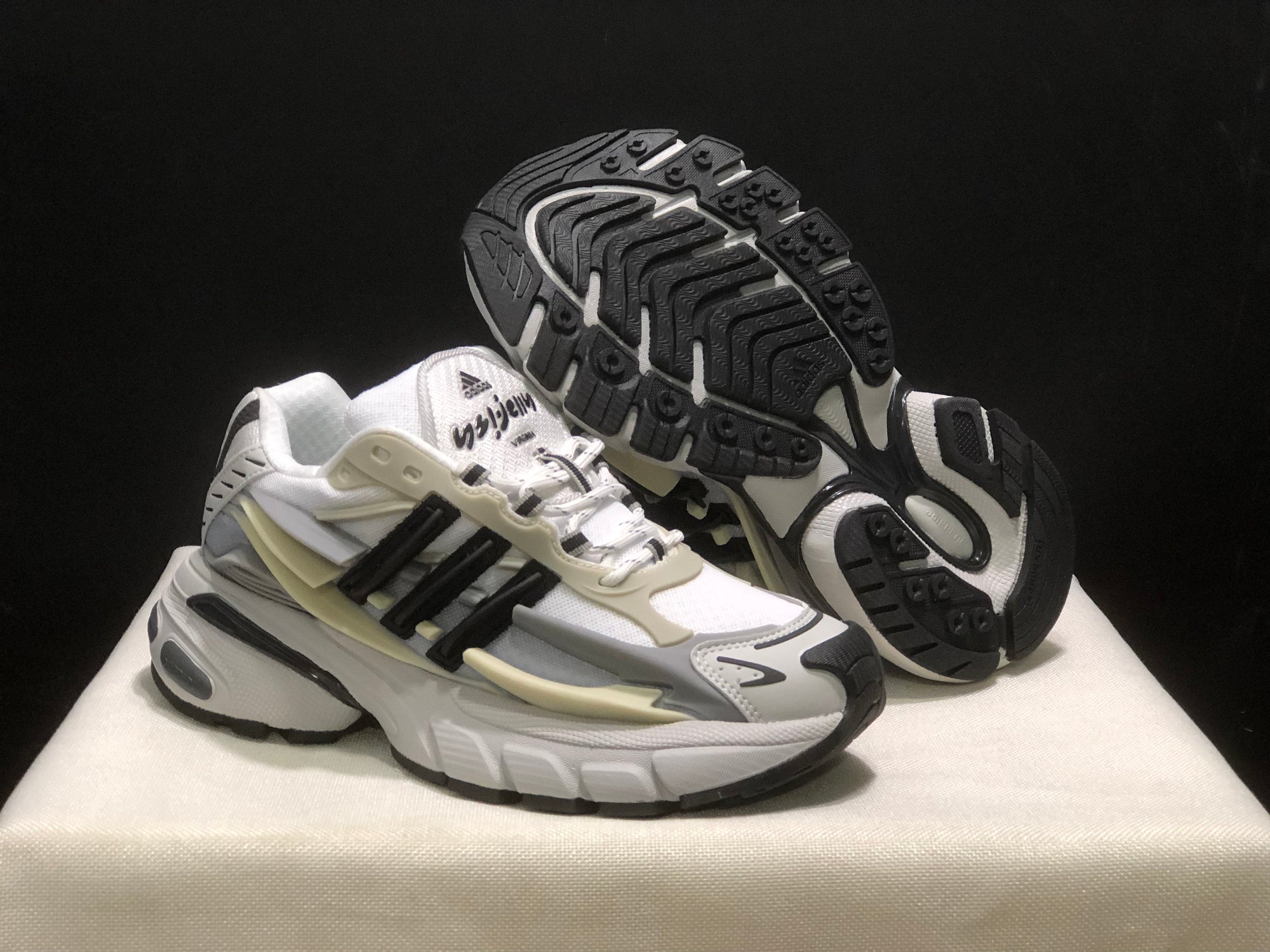 Adidas Adistar Jellyfish x Pharrell Williams Branco/Cinza