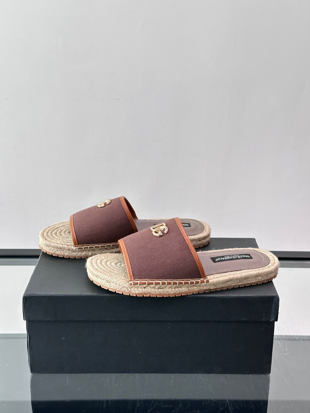 Espadrilhe DG com logo gravado marrom