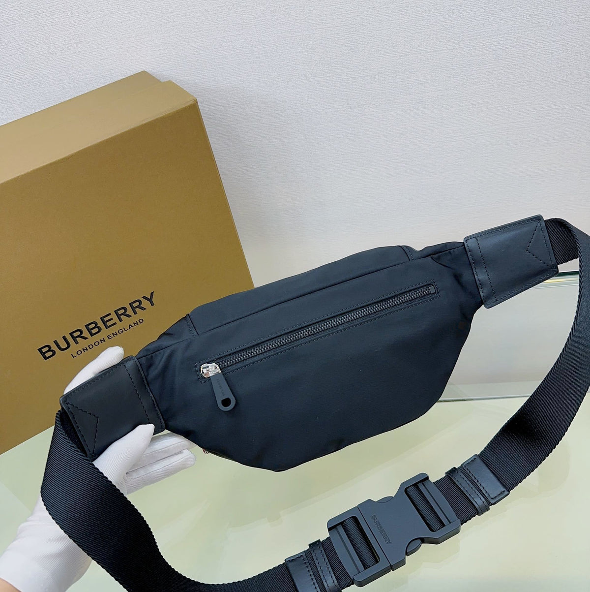 Pochete Burberry Sonny Preto  31x17CM