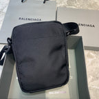 Balenciaga Logo-Print Messenger Bag Preto 16x6x22cm
