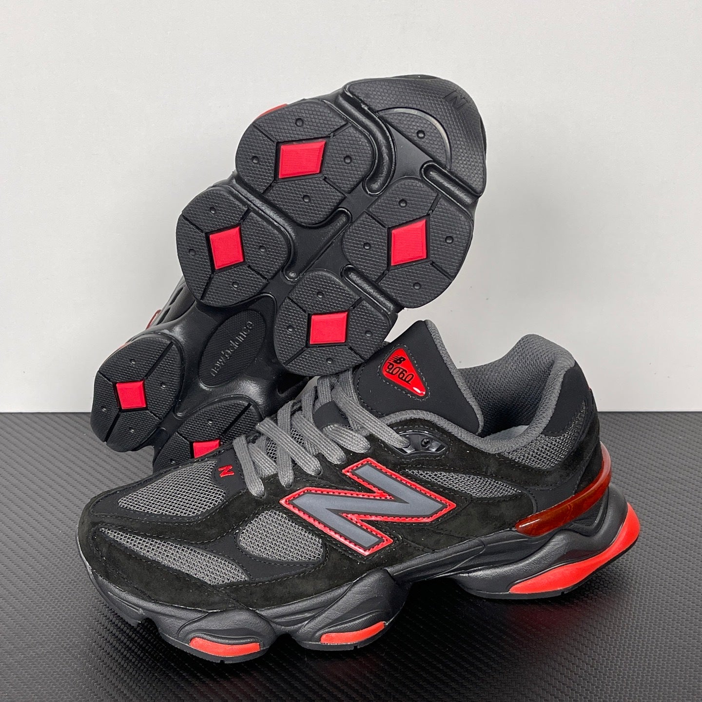 NEW BALANCE 9060 vermelho/preto