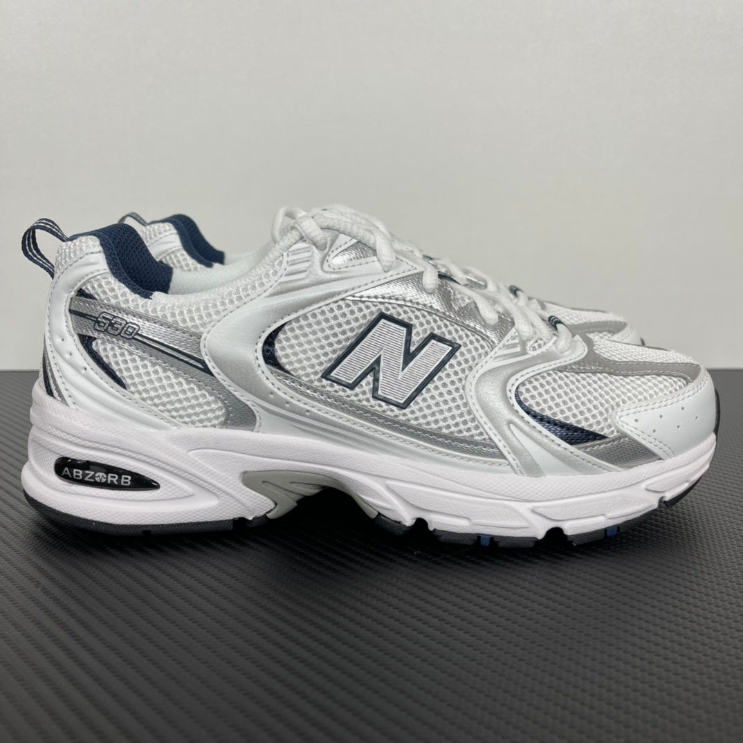 NB 530 Branco/Azul marinho