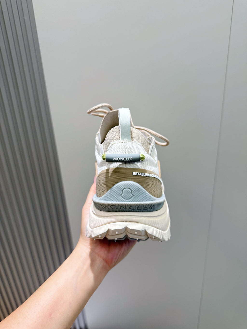 Tênis Moncler Trailgrip lite 3 branco/bege