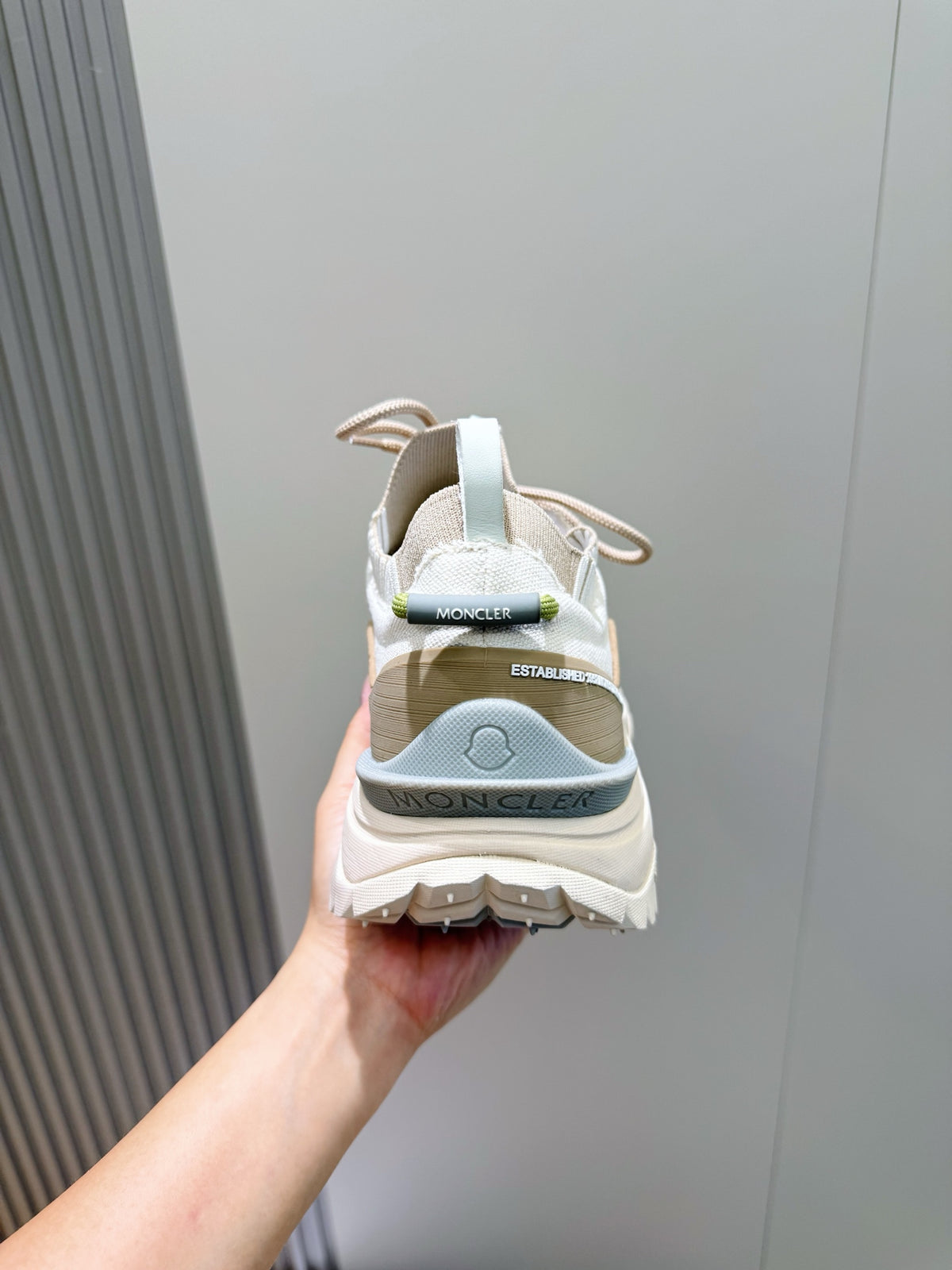 Tênis Moncler Trailgrip lite 3 branco/bege