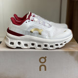 Tênis On Running Cloudmonster Branco/Dourado