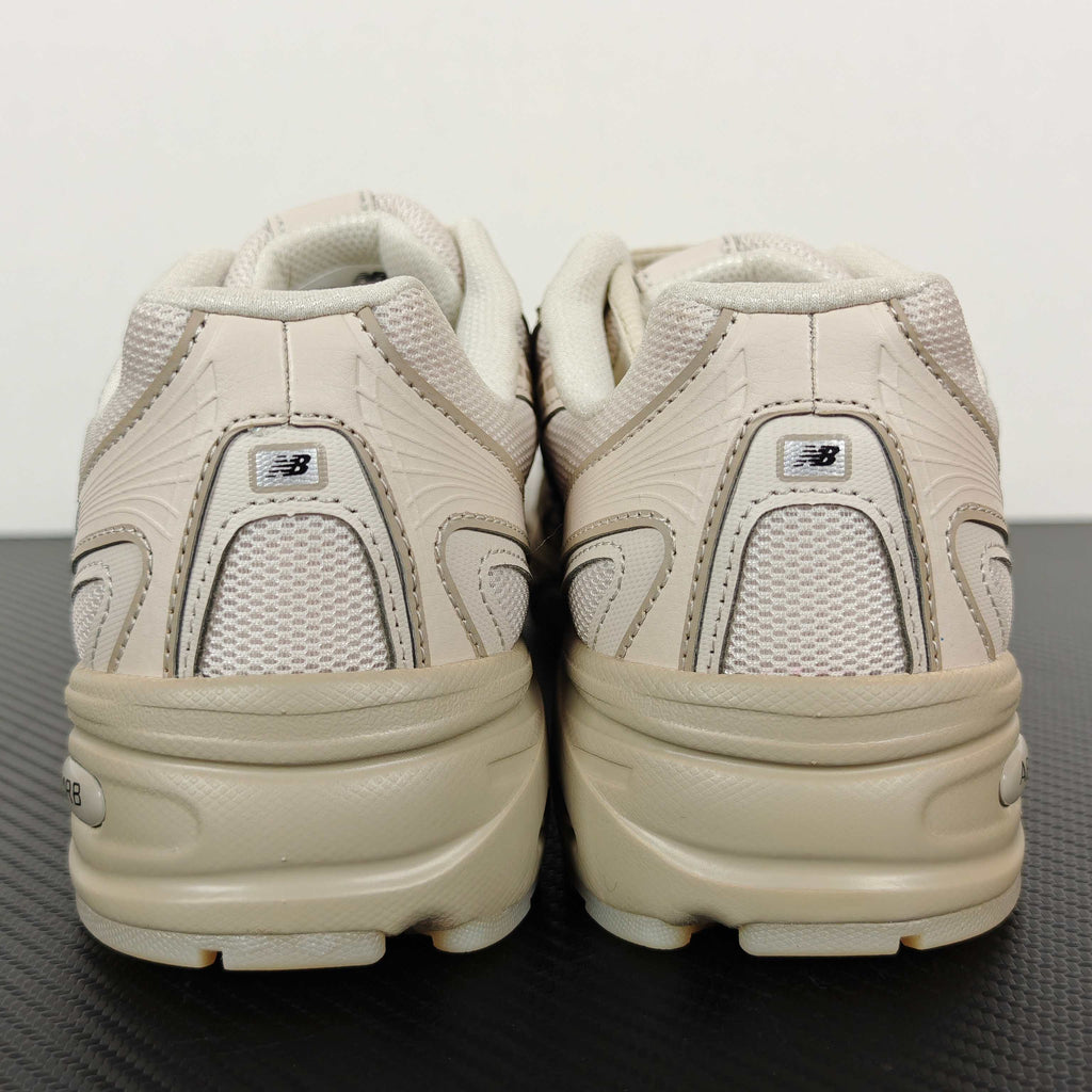 Tênis New Balance NB 740 bege