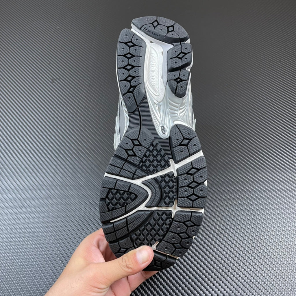 NB 1906 Preto/prata