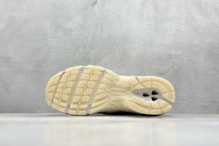 Tênis New Balance NB 740 Bege escuro