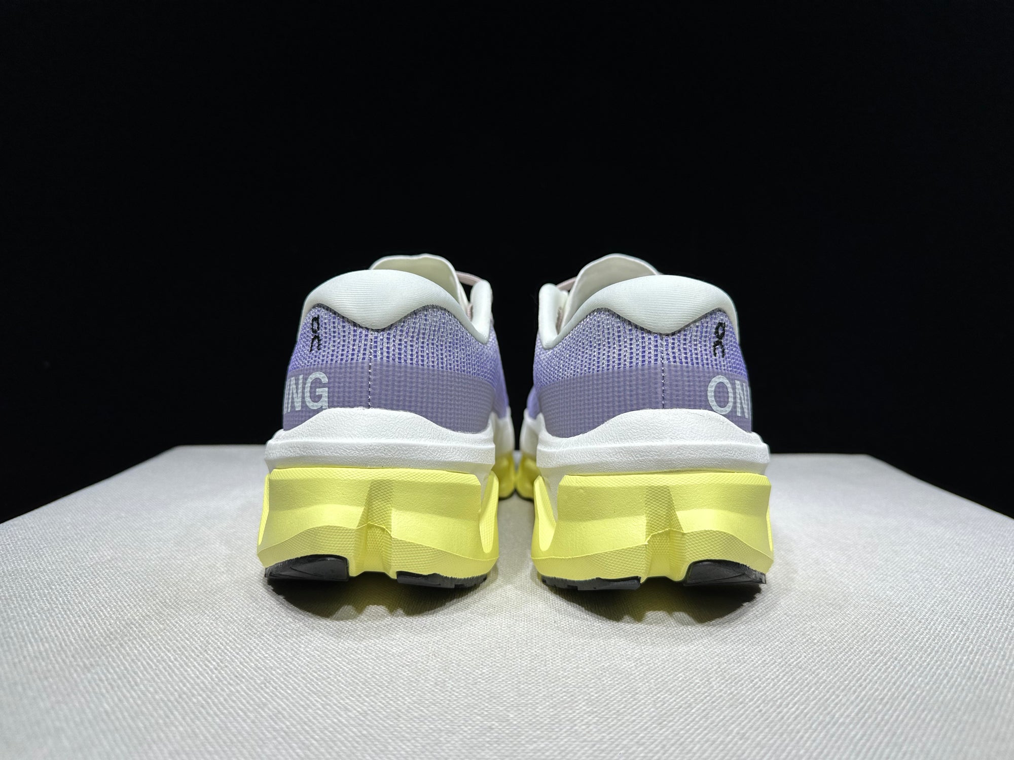 Tênis On Cloudmonster Hyper 3 amarelo/roxo