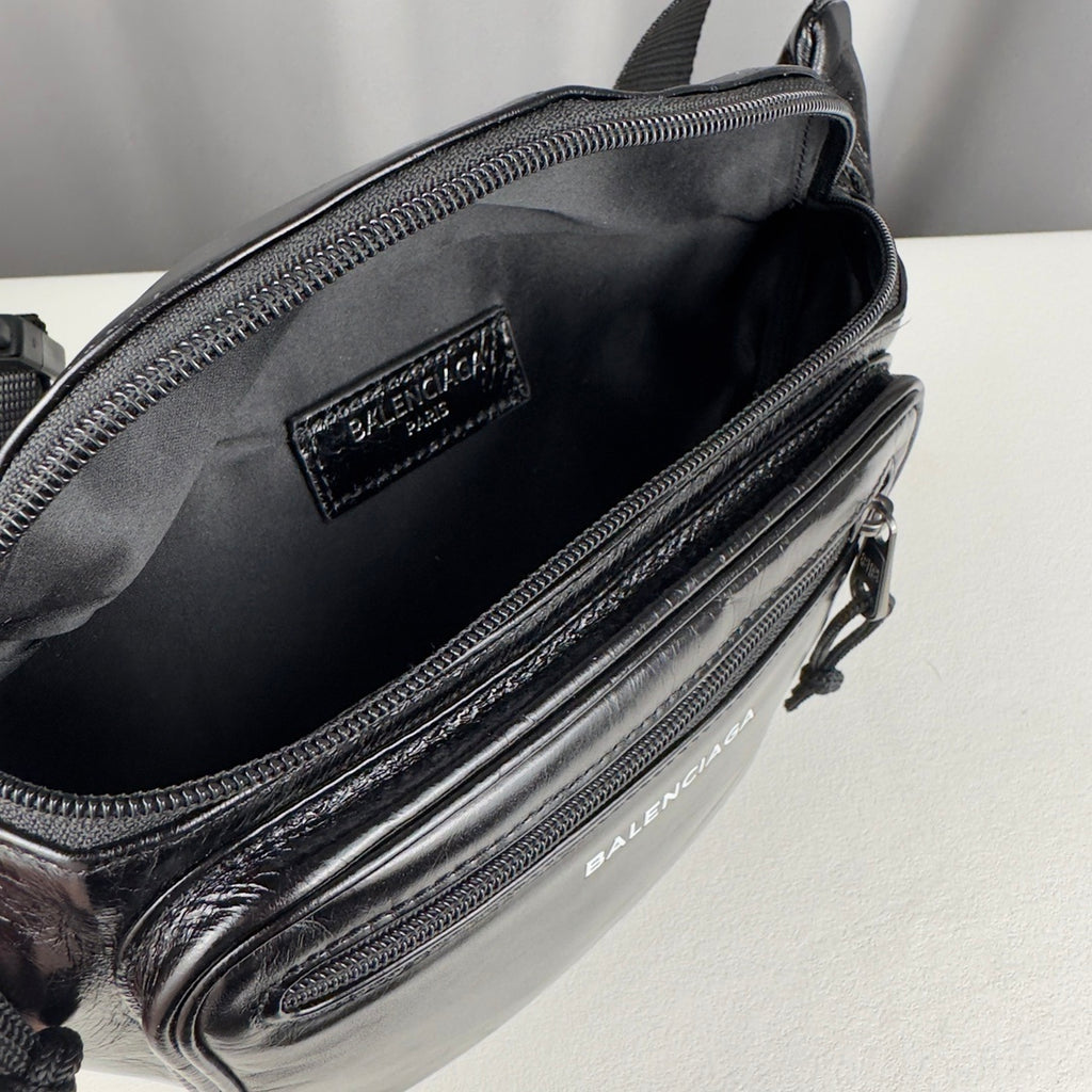Pochete Balenciaga em Couro Preto Explorer Belt Bag 25cm
