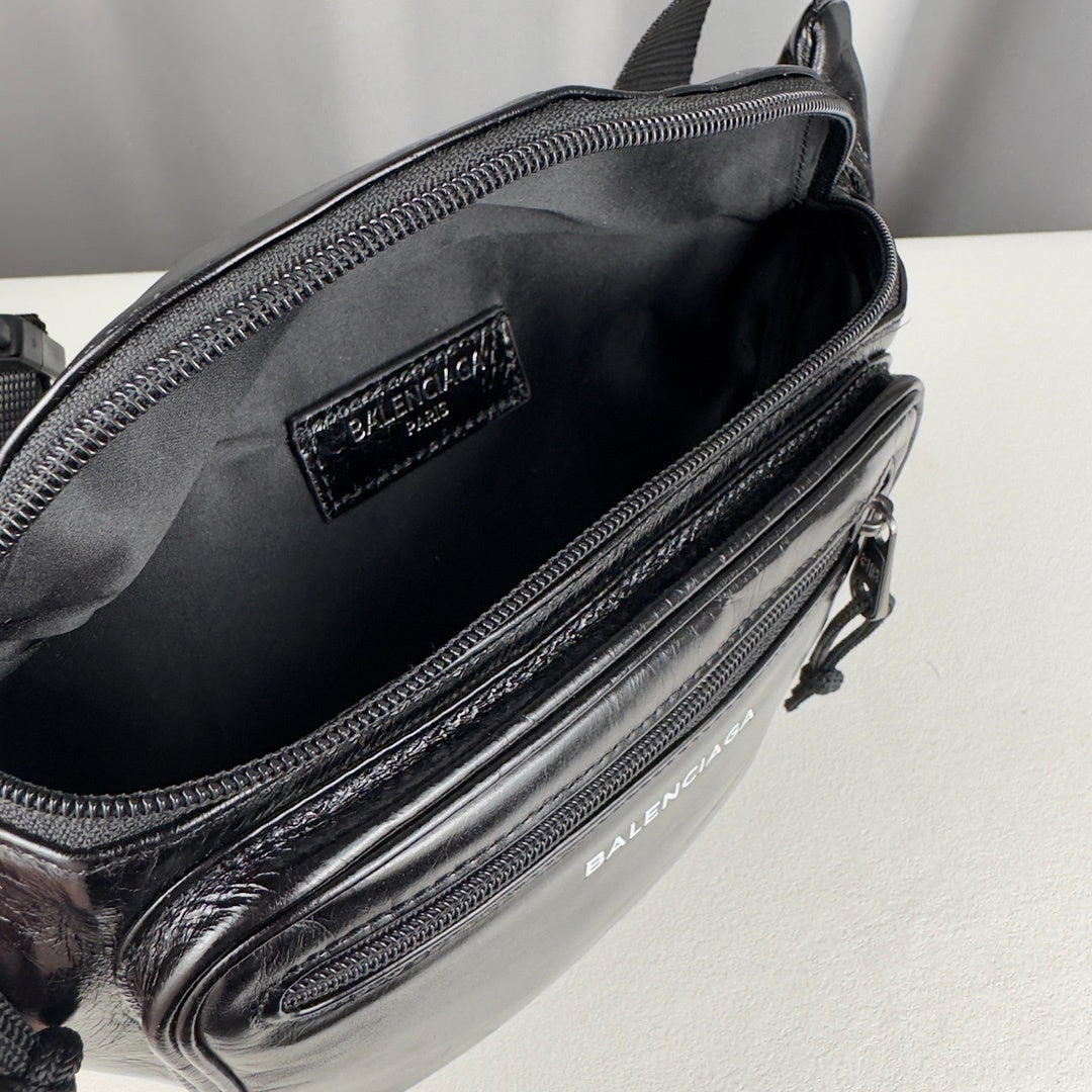 Pochete Balenciaga em Couro Preto Explorer Belt Bag 25cm