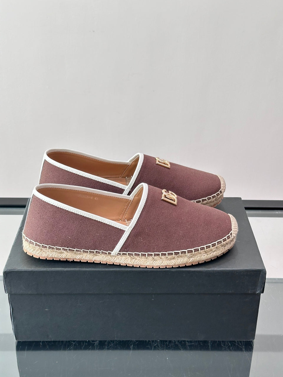 Espadrilhe DG com logo gravado marrom