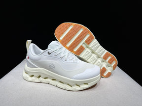 Tênis On Cloudtilt x LOEWE branco/bege