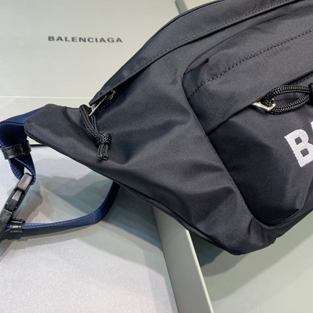 Balenciaga Wheel Logo Embroidered em Nylon 23x5x20cm