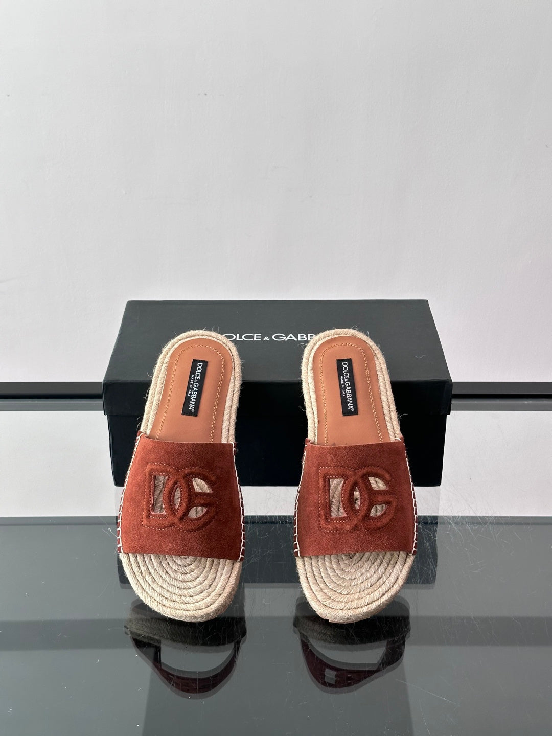 Espadrilhe DG com logo gravado marrom camurça