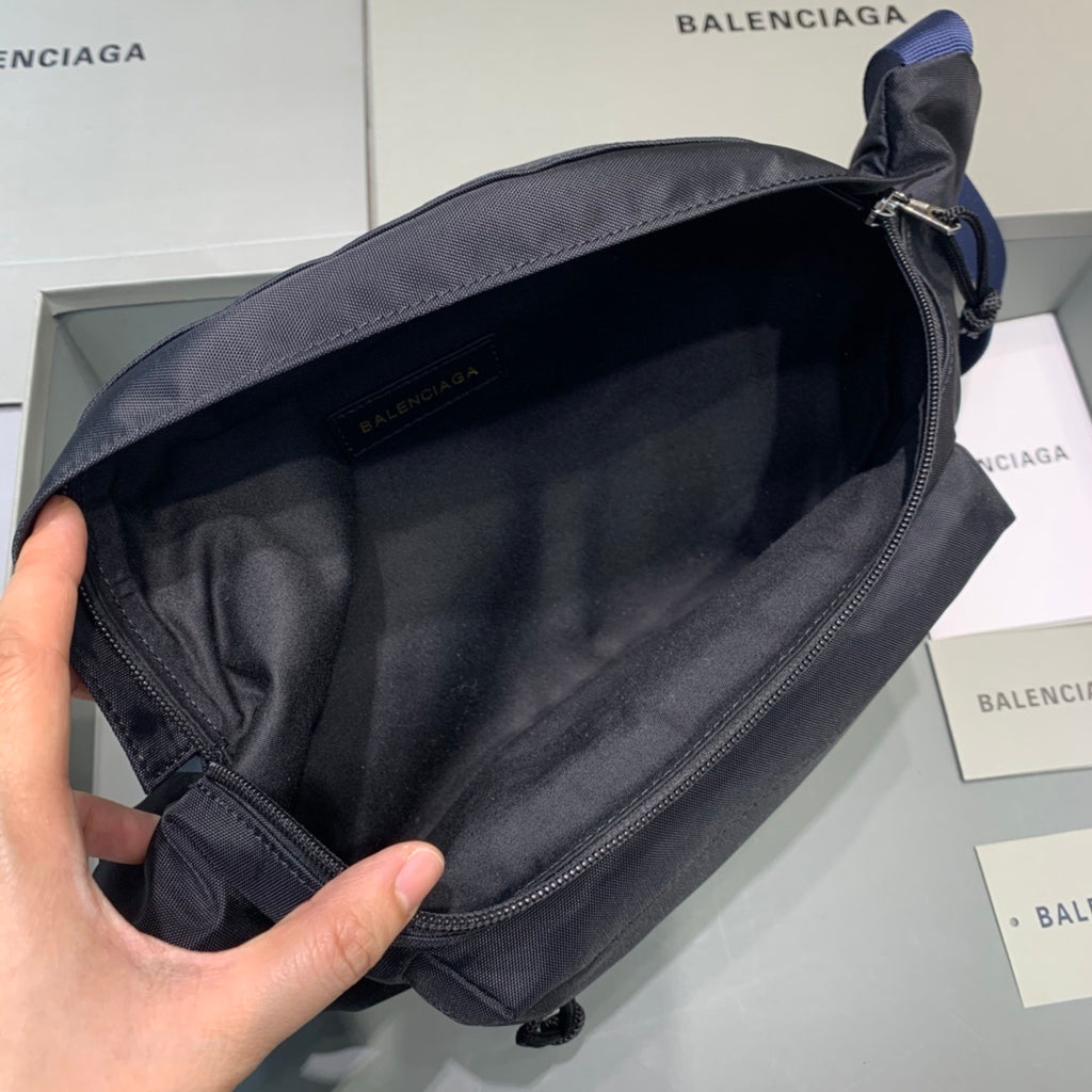 Balenciaga Wheel Logo Embroidered em Nylon 23x5x20cm