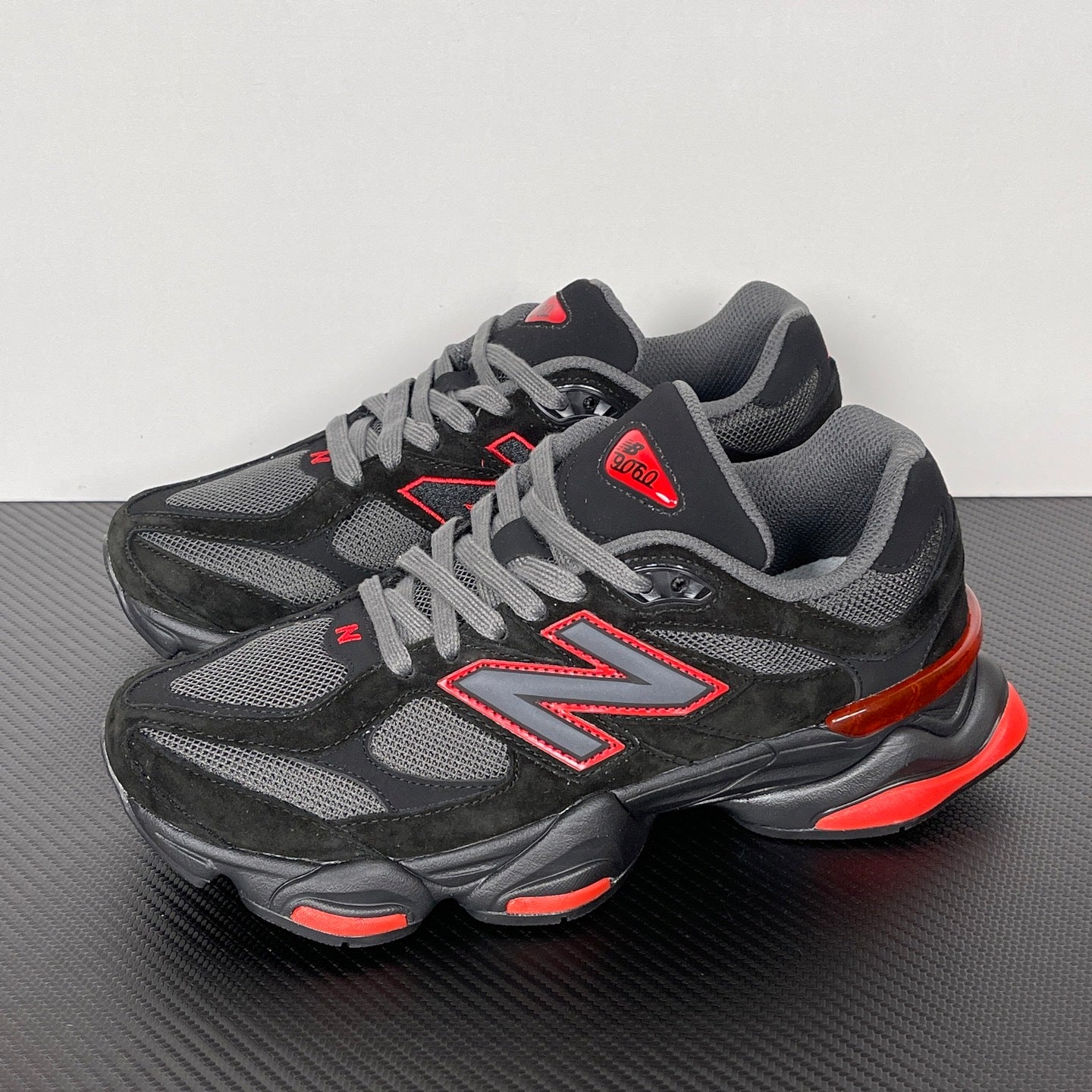 NEW BALANCE 9060 vermelho/preto