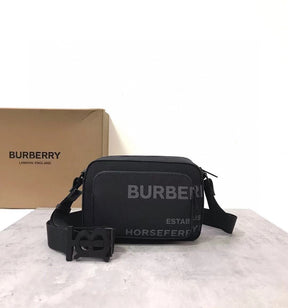 Bolsa Burberry Horseferry Print de Nylon Preto 22x11x16.5CM