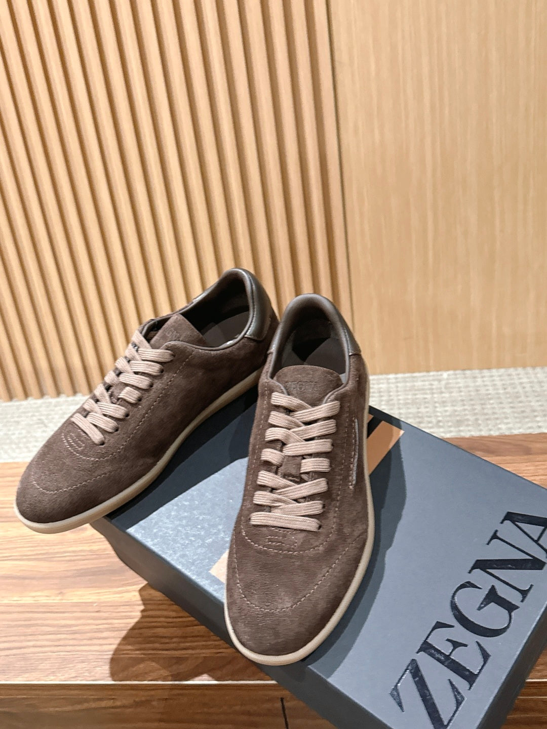Zegna 232 Camurça marrom