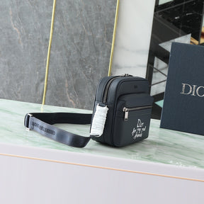 Pochete Dior Messenger  x Hilton Nel 2024  23×17×7.5 cm