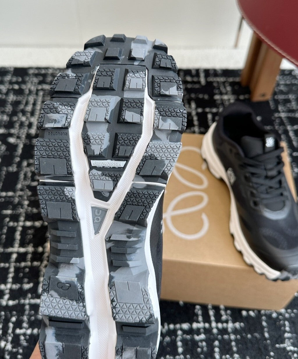 Tênis On Cloudventure 2.0 x LOEWE Preto/Branco