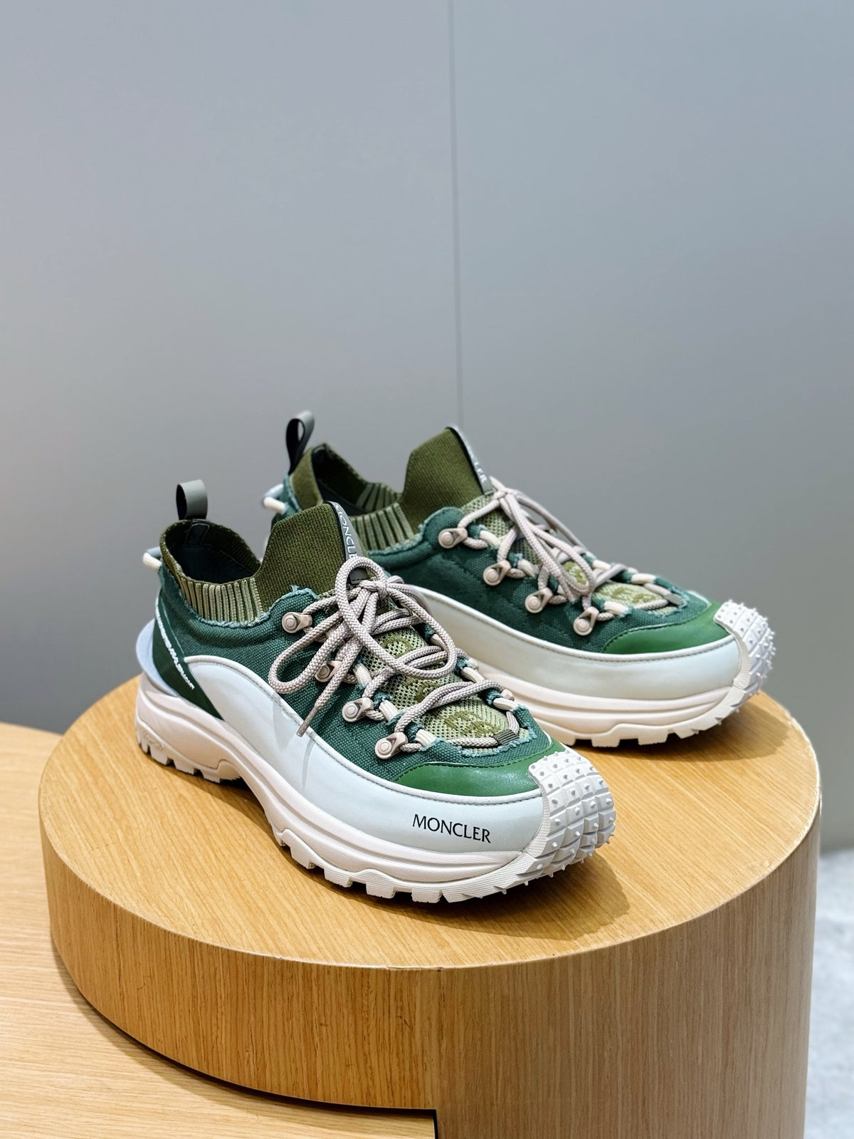 Tênis Moncler Trailgrip lite 3 verde