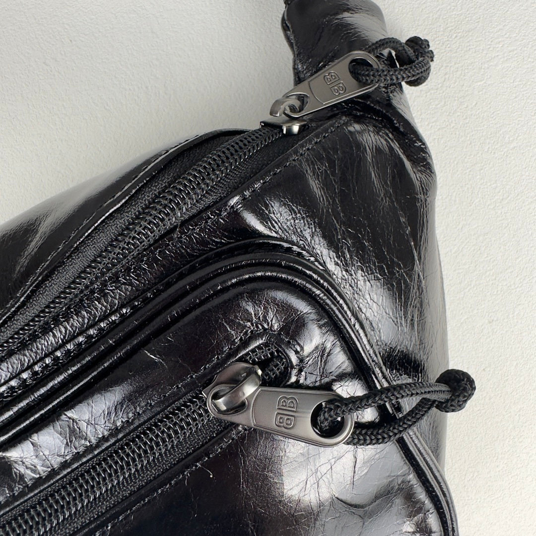 Pochete Balenciaga em Couro Preto Explorer Belt Bag 25cm