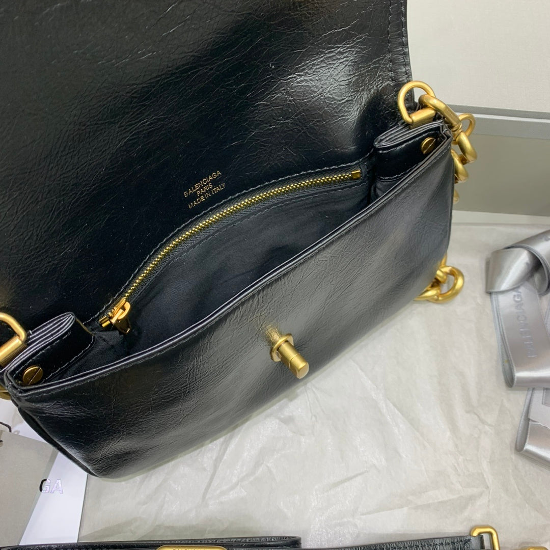 Bolsa Balenciaga BB Soft 23.5x14cm preta/dourada