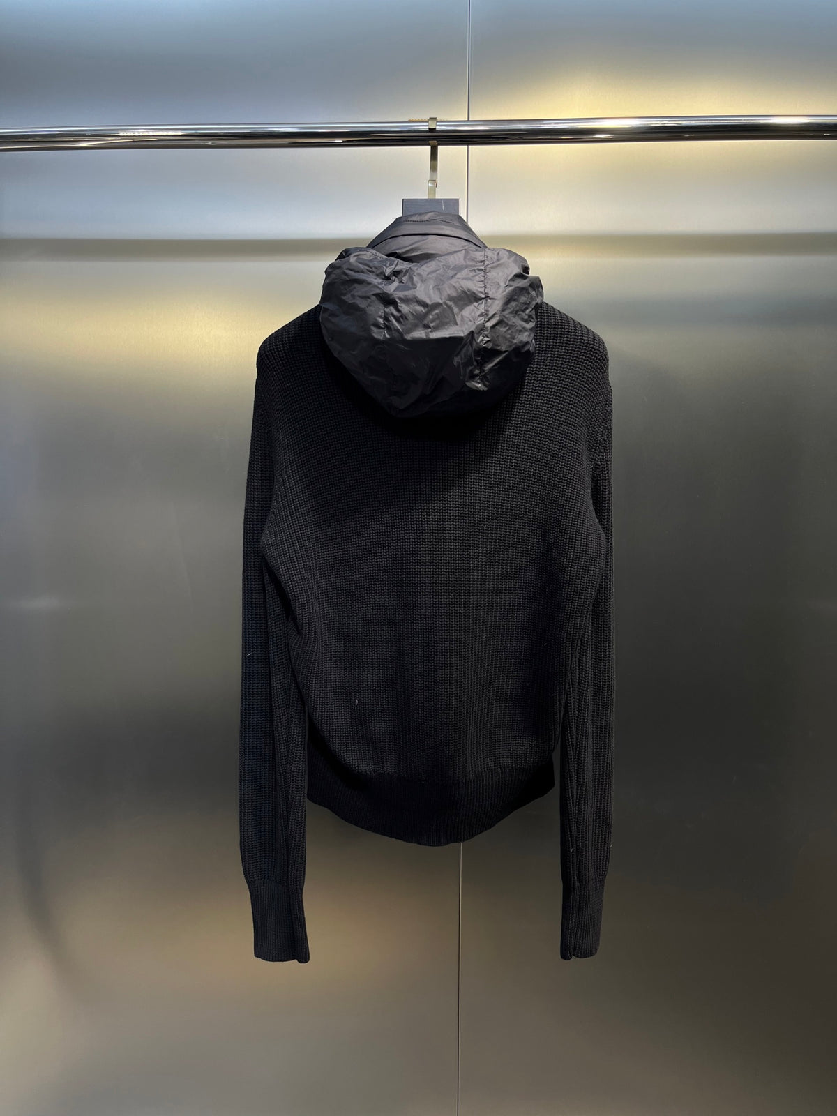 Moncler jaqueta cardigan acolchoada preta